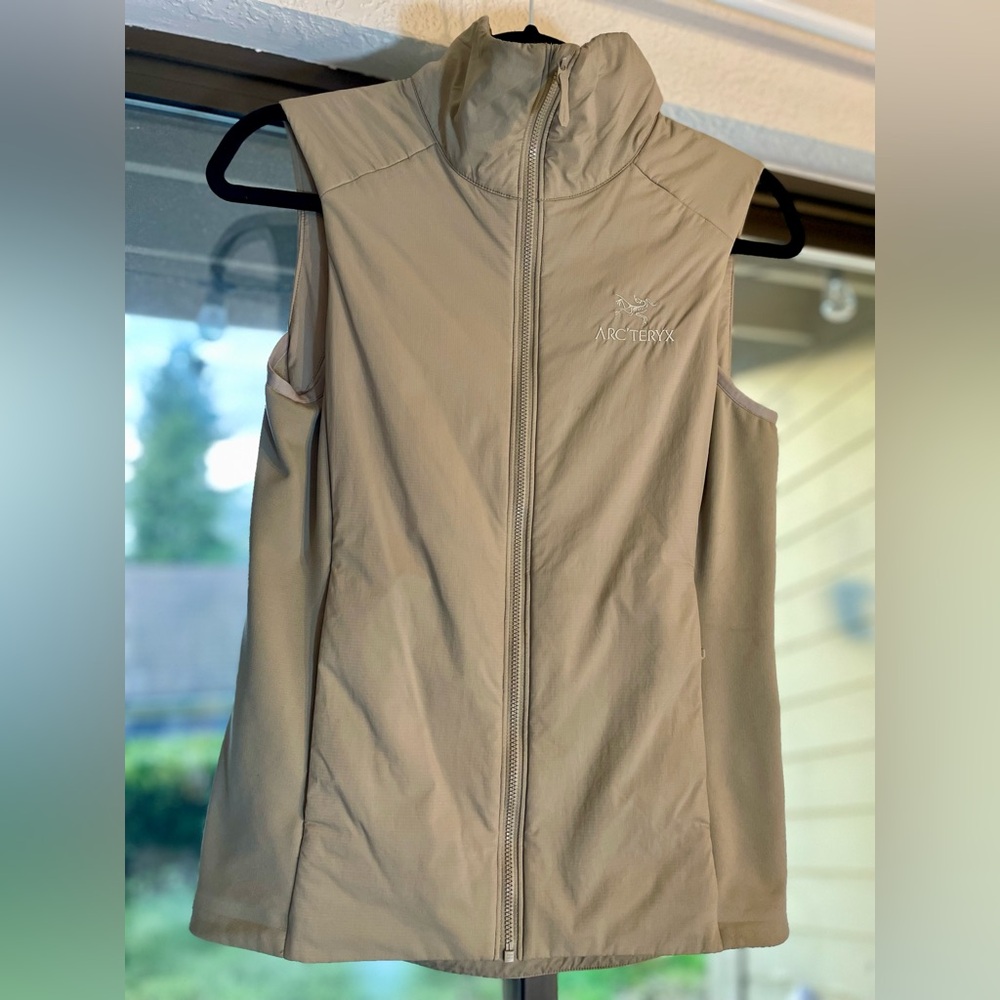 Arc'teryx Atom Vest, Insulated Midlayer, Women's, Sand Buff (Cream/Beige), XXS
